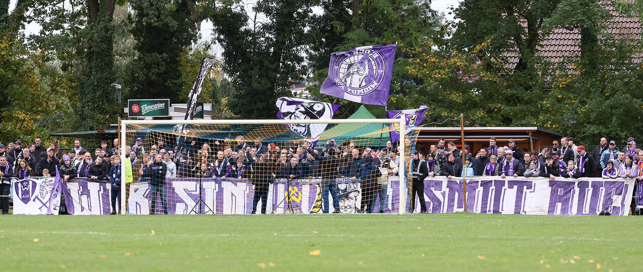 Fanblock des FCE im Landespokal.