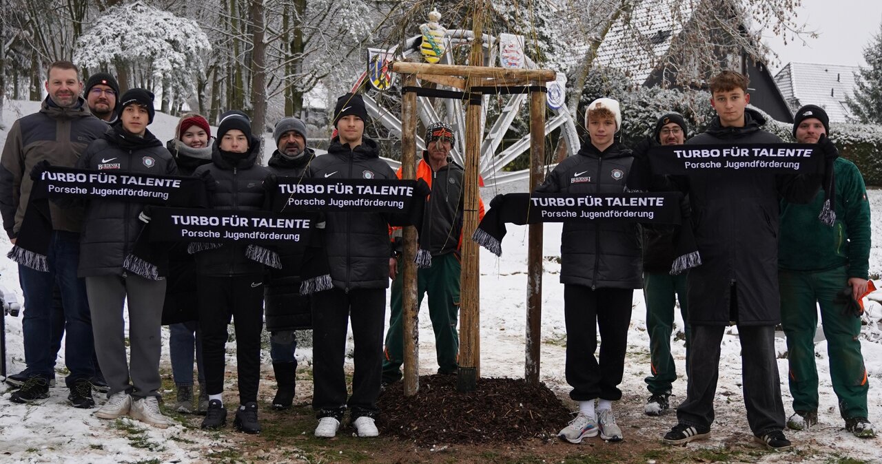 Gruppenfoto Baumpflanzaktion Gruppenfoto Baumpflanzaktion
