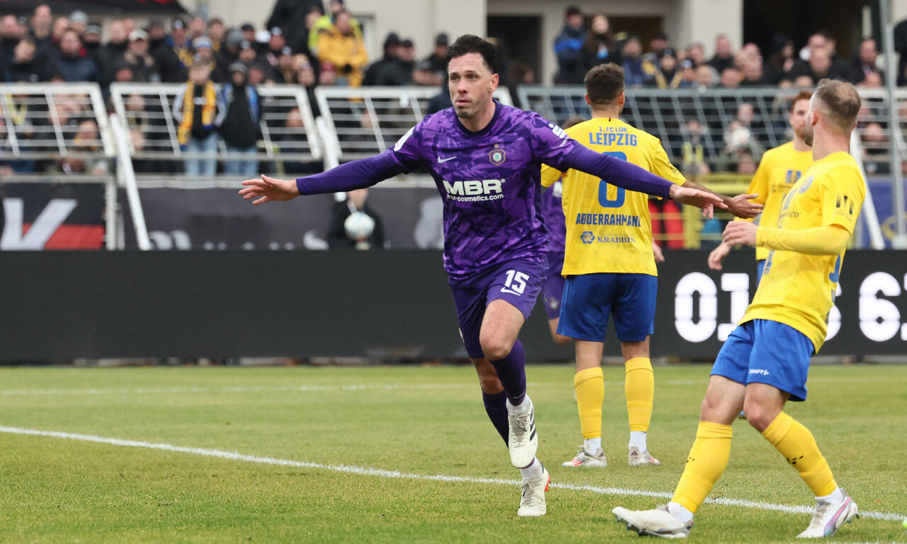 Marcel Bär dreht jubelnd ab.