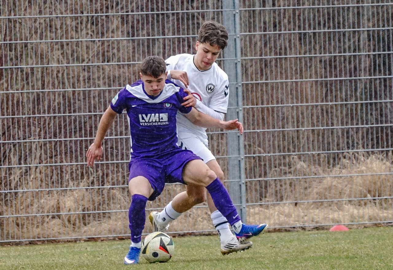 Zweikampf bei der U19.