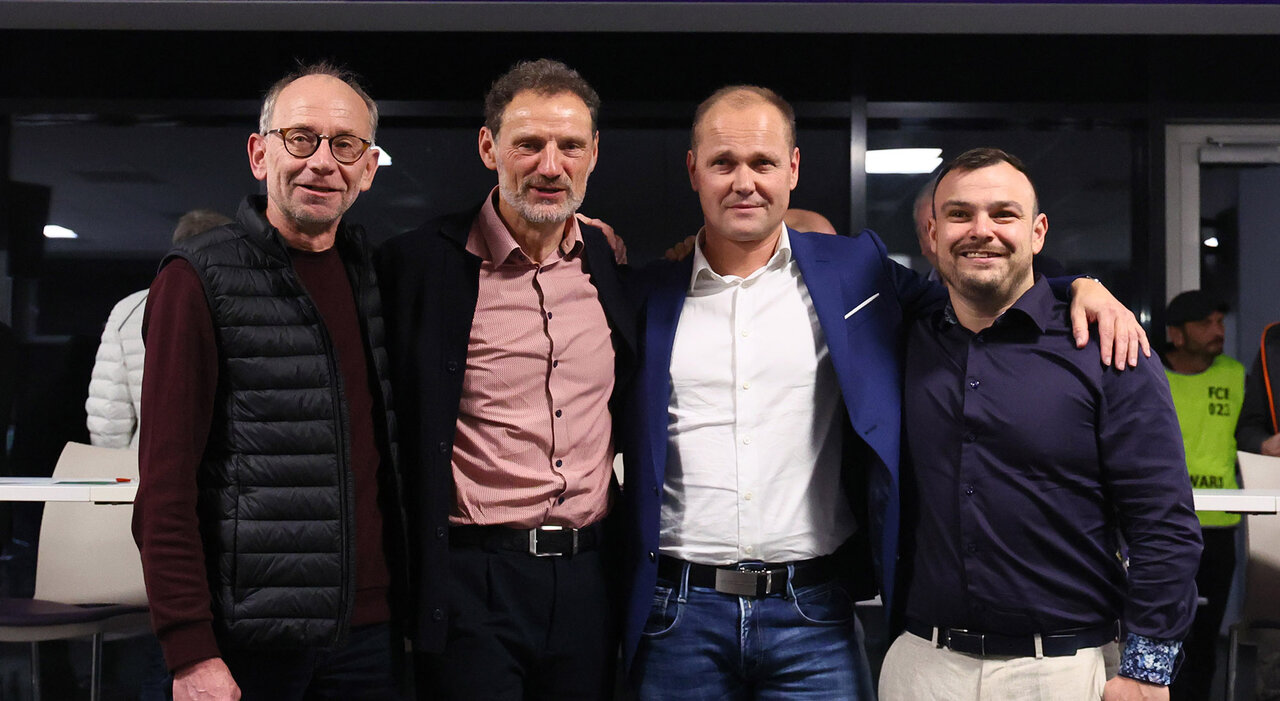 Vierköpfiger Vorstand des FCE.