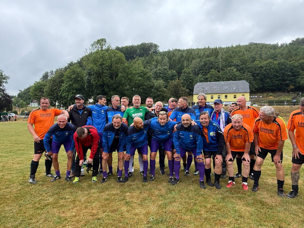 Mannschaftsfoto AH Dorfchemnitz und Traditionsteam Aue