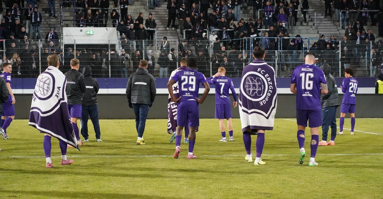 Hängende Köpfe nach dem Schlusspfiff.