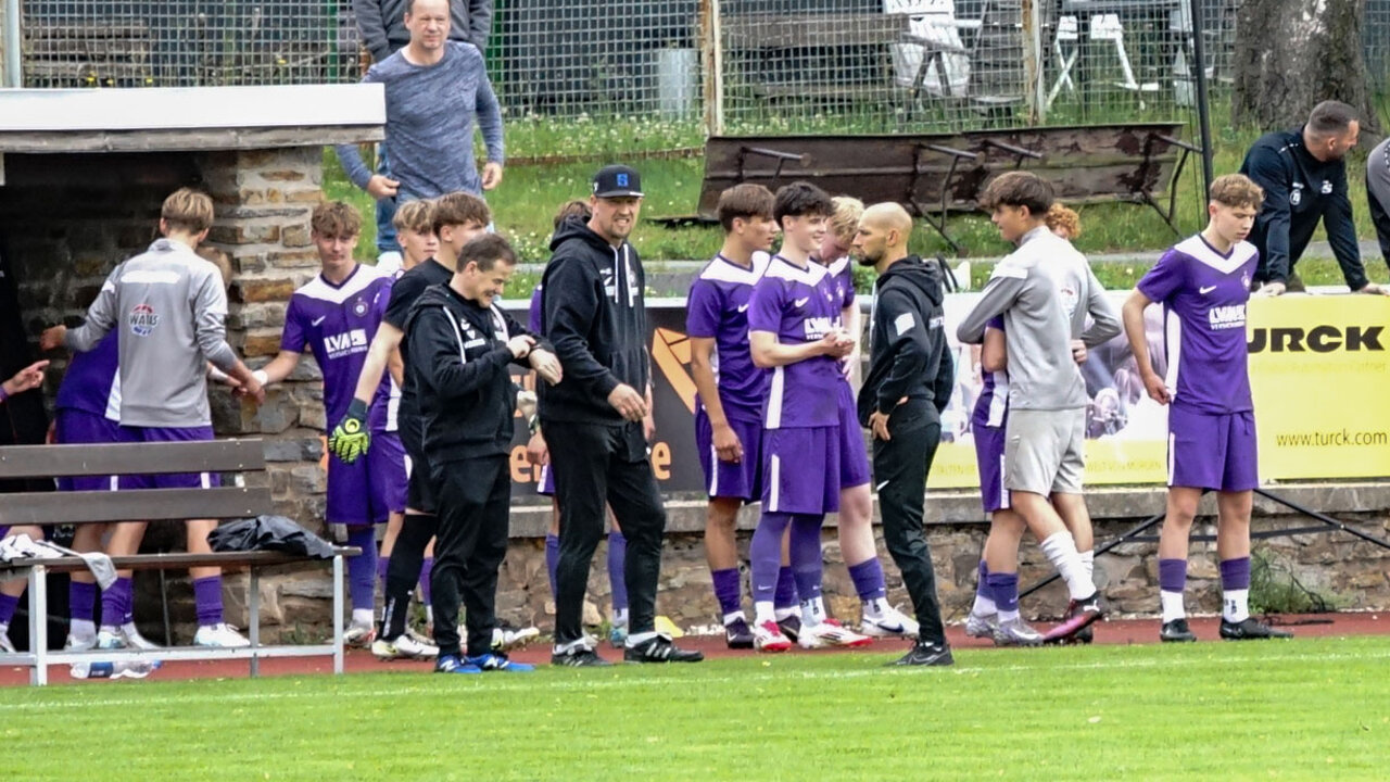 U16 bereitet sich aufs Spiel vor