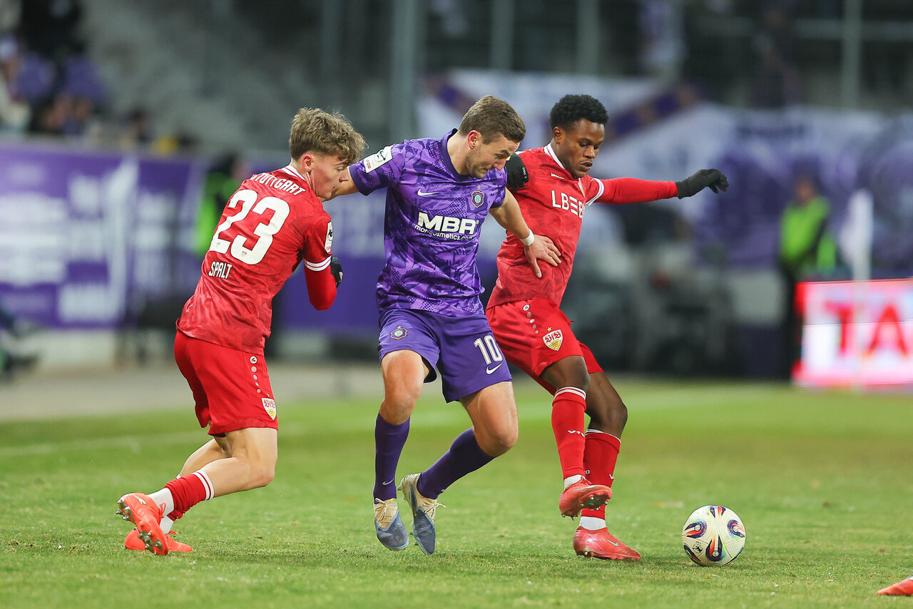 Schwerer Stand auf hartem Platz.