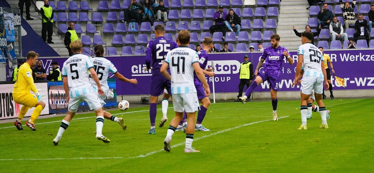 Uhlmann legt vor und netzt ein.