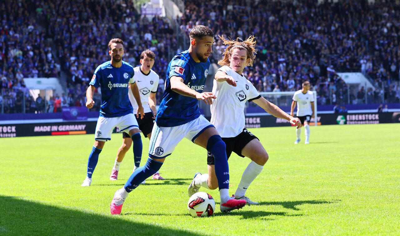Enges Spiel in der Anfangsphase.