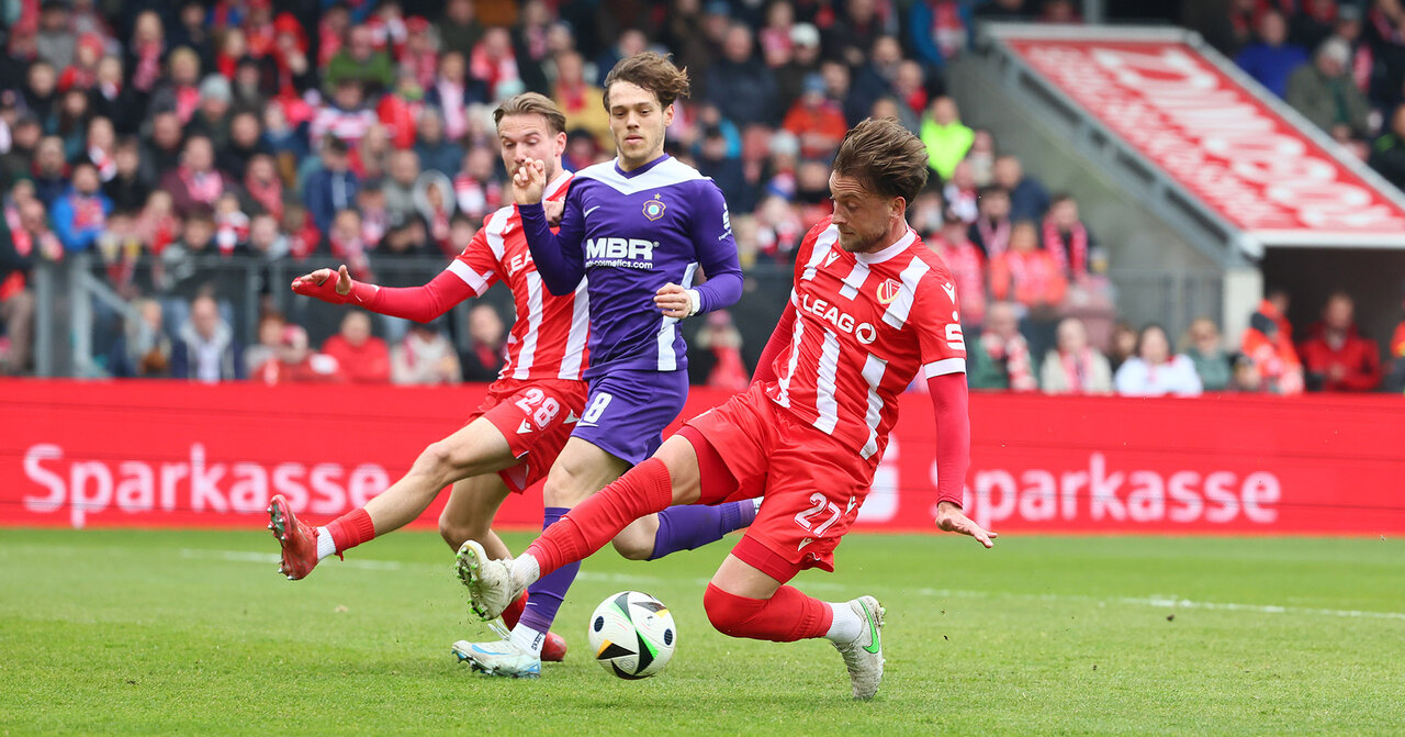 Mika Clausen gegen zwei Cottbuser.