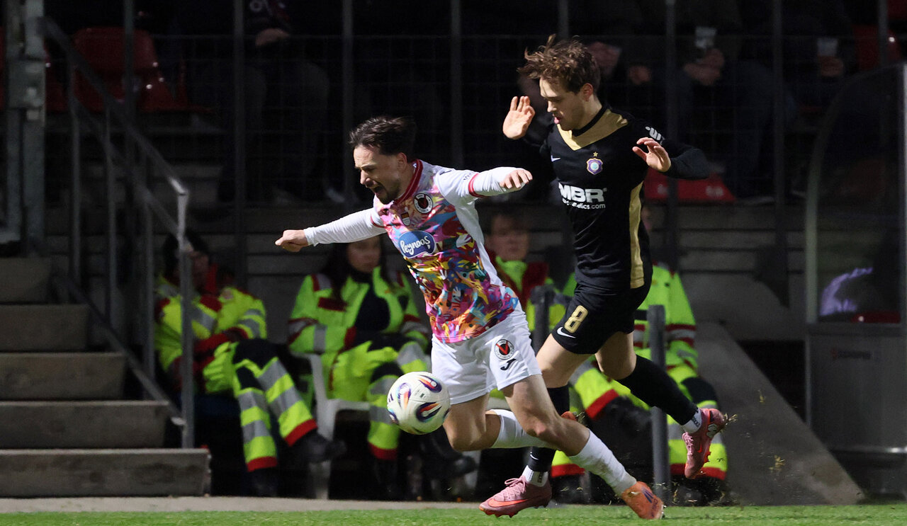 Mika Clausen im Zweikampf.