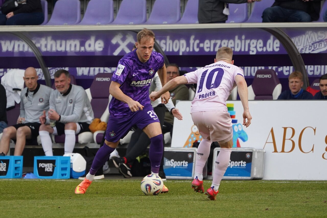 Gestellt. Jannic Ehlers kommt nicht vorbei.