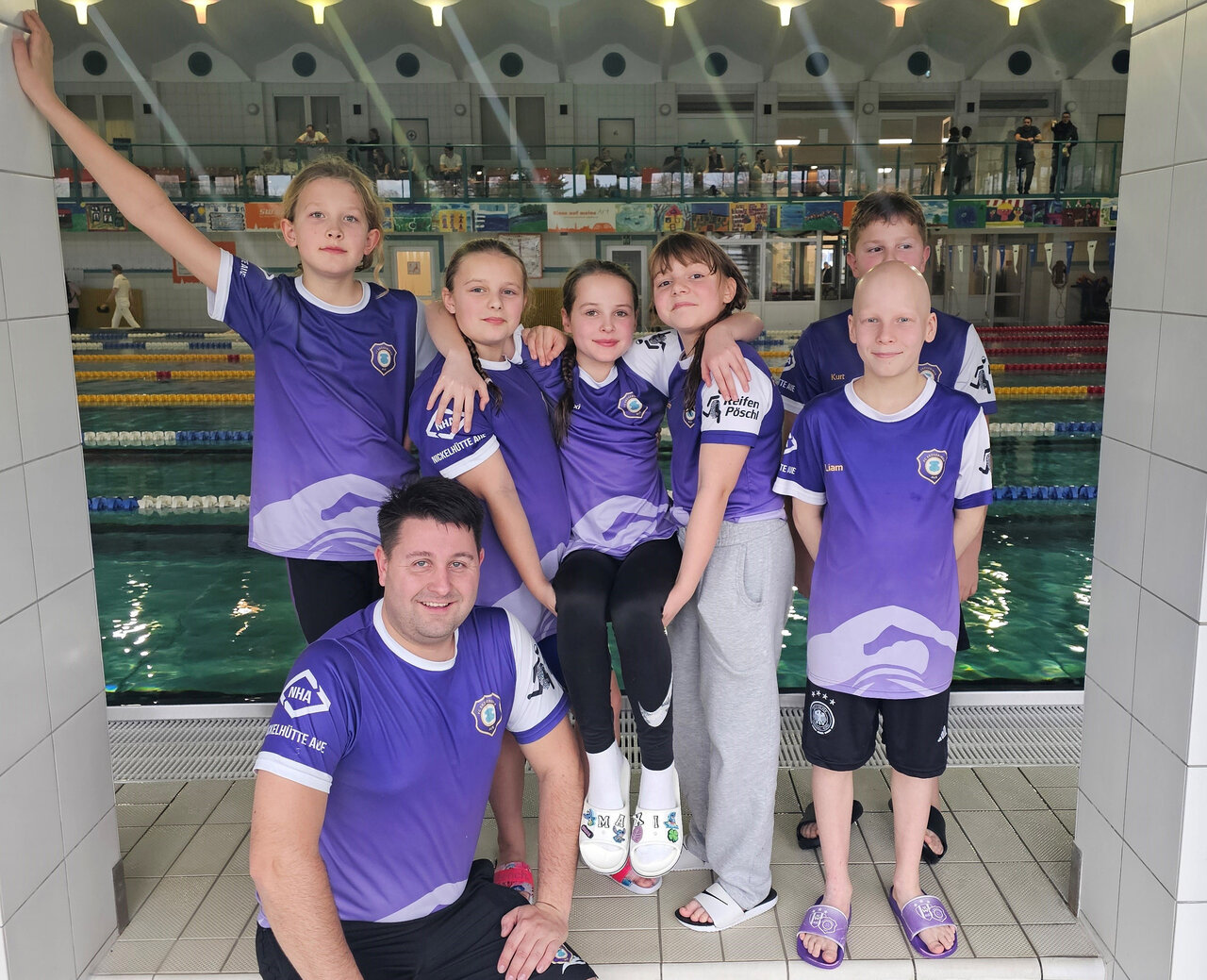 Trainer Epperlein mit Schützlingen.