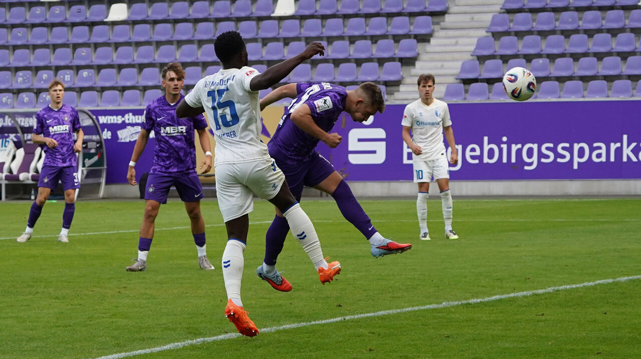 Kopfball von Julian Guttau zum 1:0.