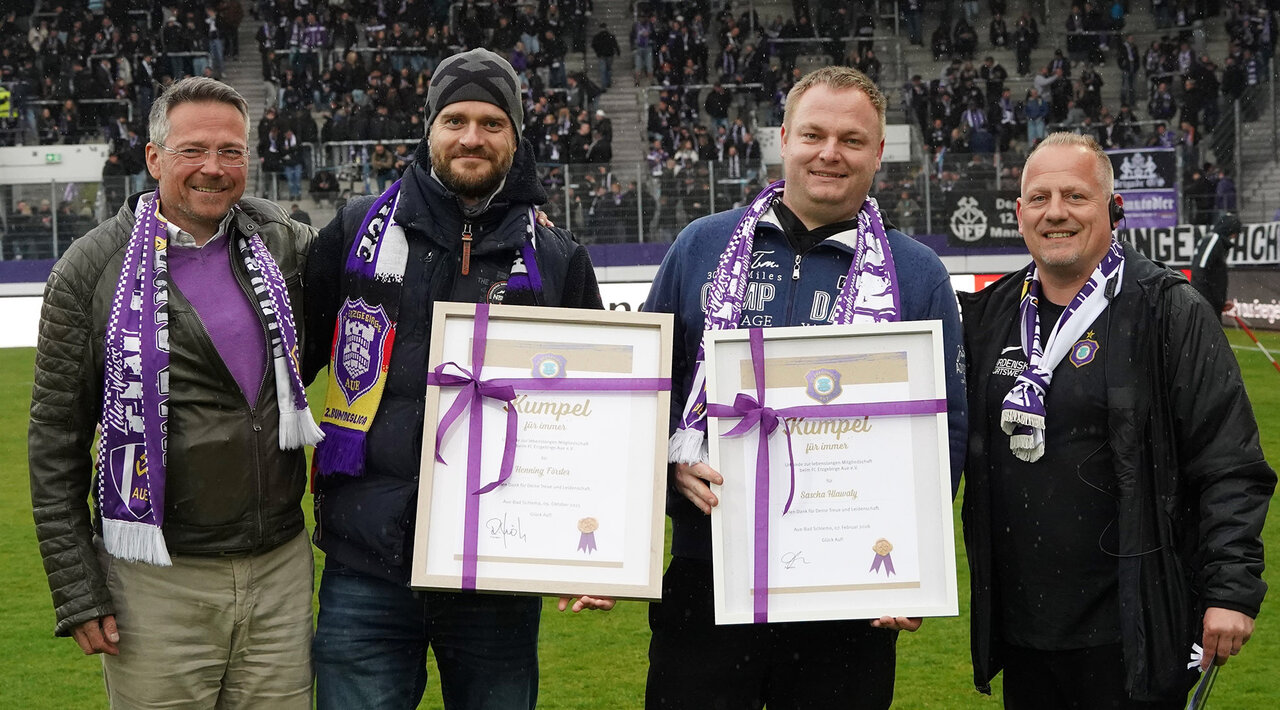 Zwei neue lebenslange Mitglieder.