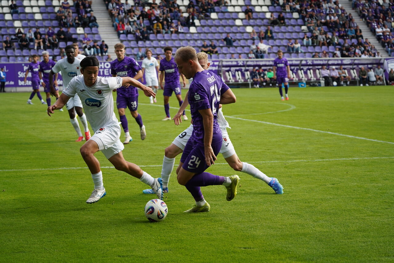 Kein Durchkommen - Jannic Ehlers beim Flankenlauf.
