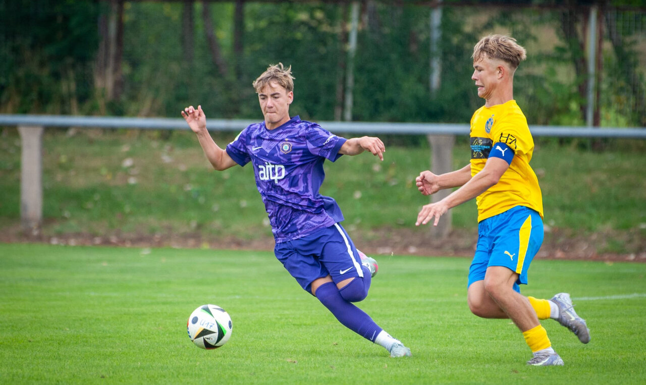 Zweikampf beim Testspiel der U17.