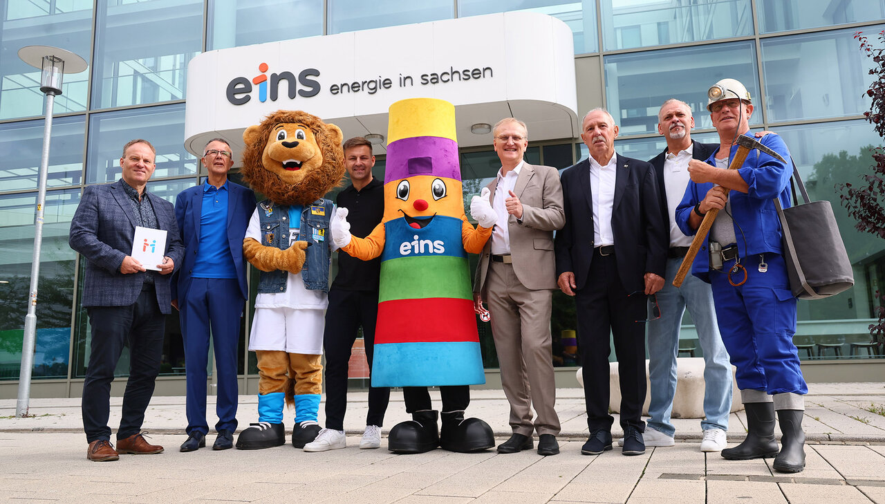 Gruppenfoto beim Namensgeber.