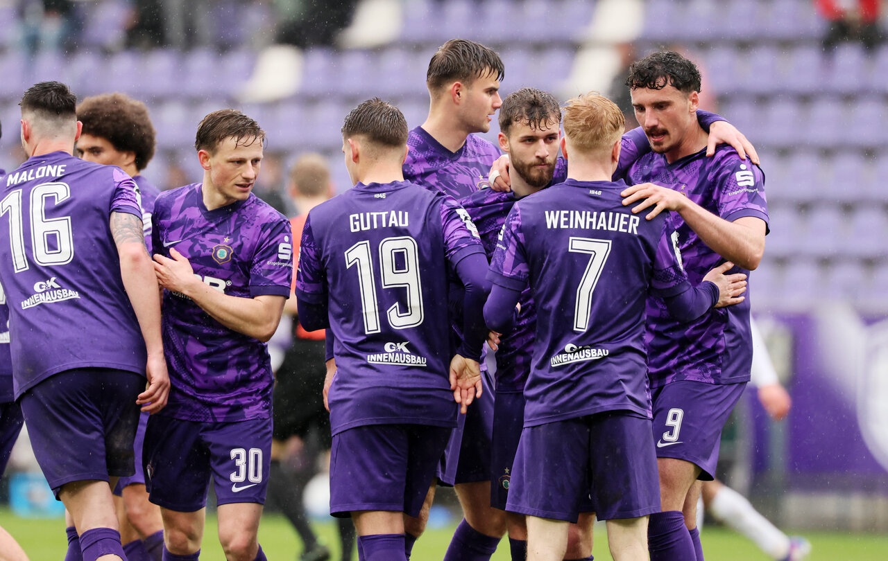 Weinhauer staubt ab und gleicht aus.