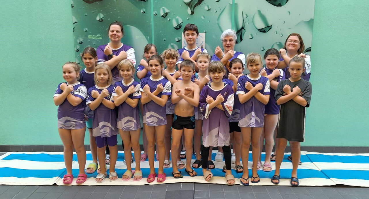 Veilchenschwimmer beim Wichtelschwimmen.