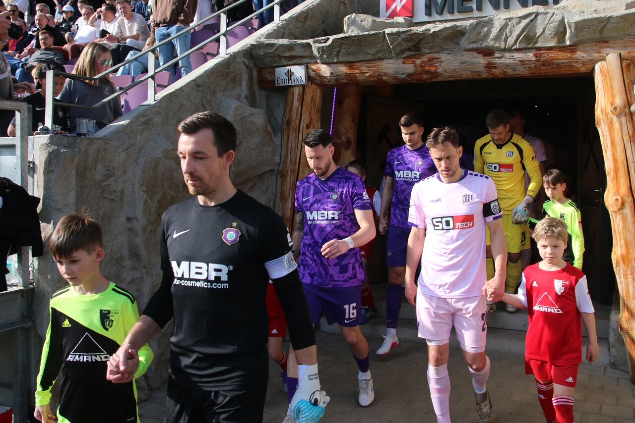 Duell der Lila-Weißen.