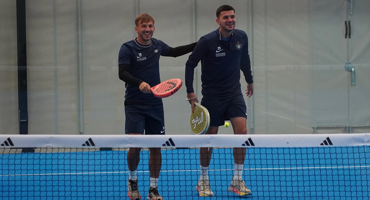 Simon Skarlatidis und Stylianos Kokovas beim Padeln.
