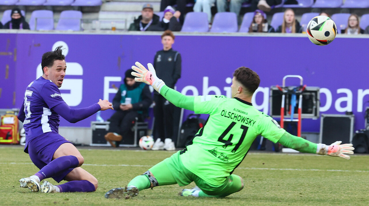 Torschuss im Liegen.