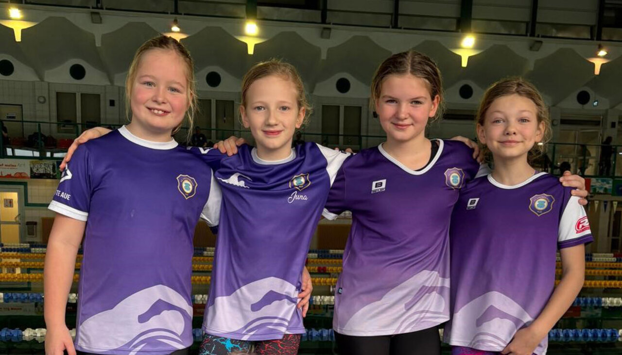 Vier Schwimm-Mädchen in Riesa.