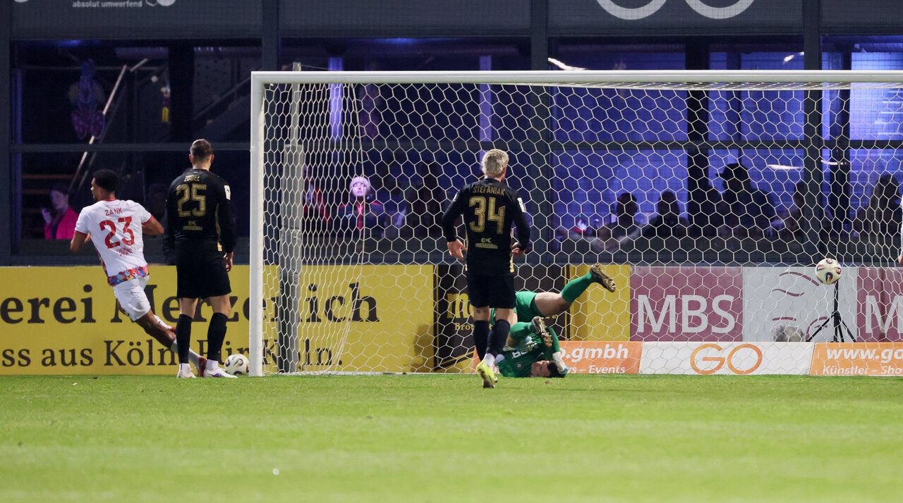 Kölner Führung - Zank trifft für die Viktoria.