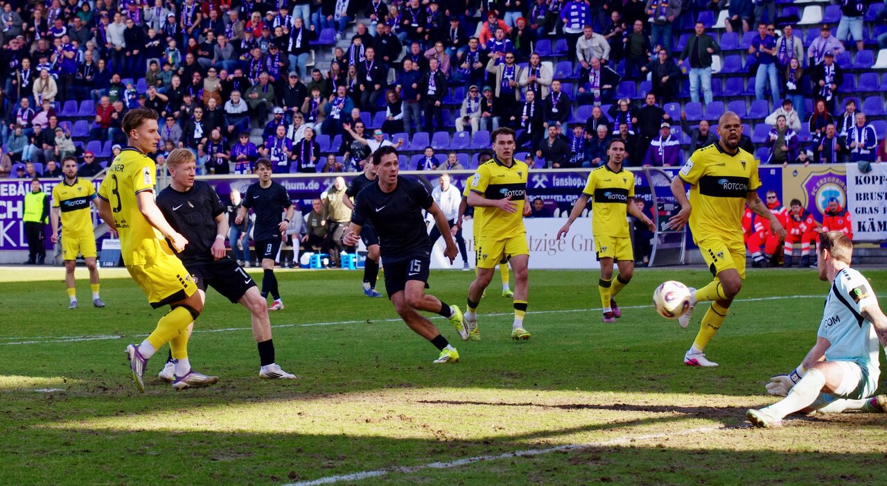 Erik Weinhauer mit der Chance zum 2:2.