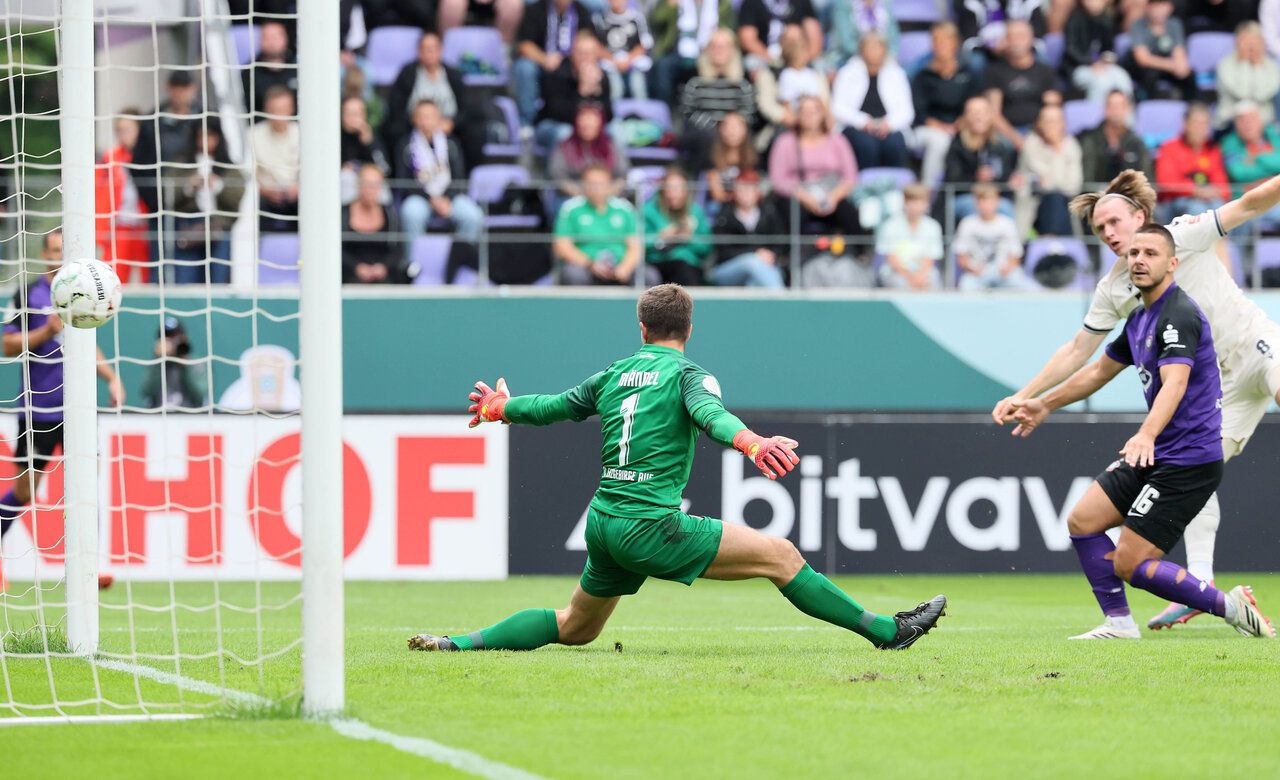 Wahnsinnig schnell. Hoffenheim kombiniert sich zum 1:0.
