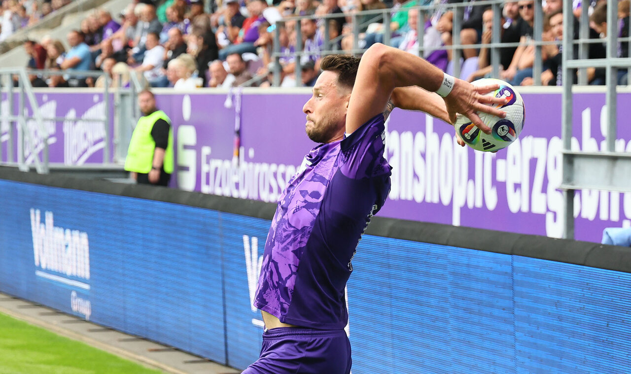 Einwurf von Ryan Malone.