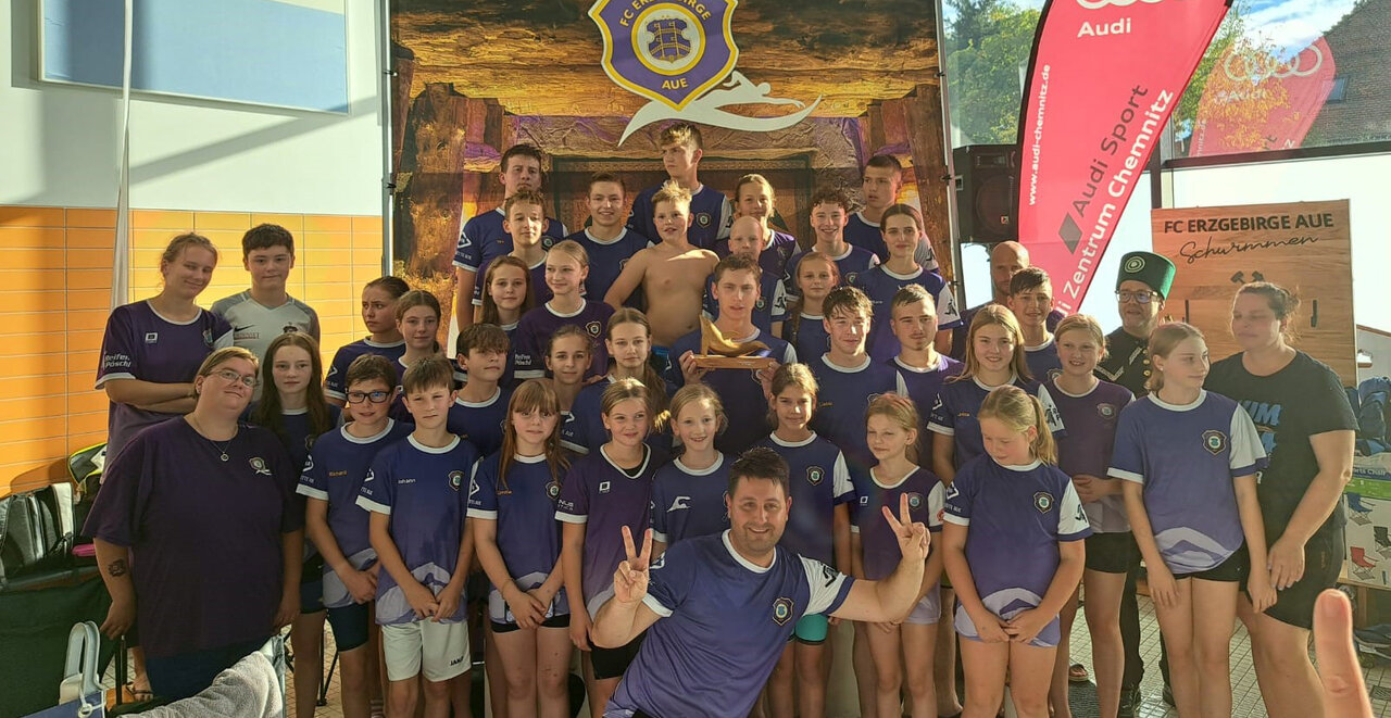 Teamgeist der Schwimmer aus Aue beim Wismut-Pokal.