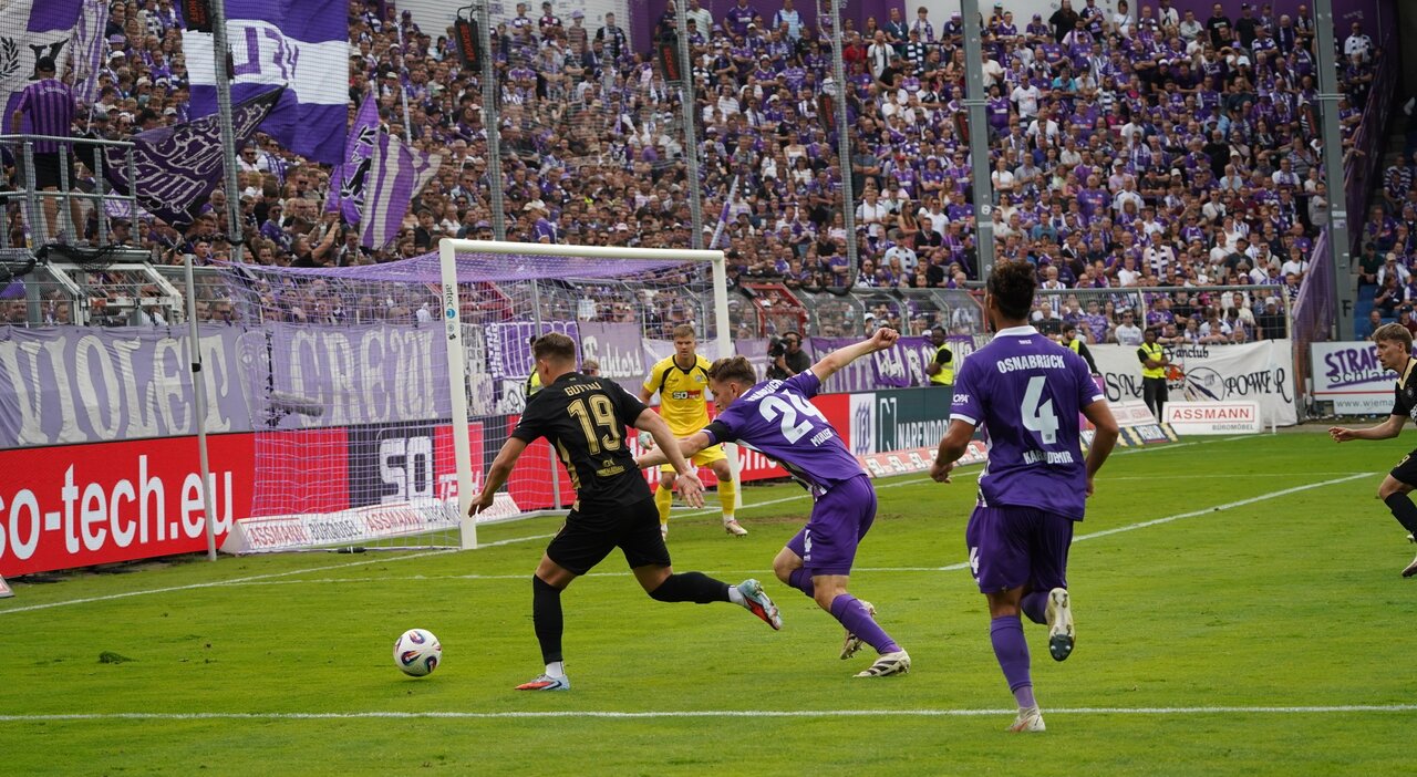 Auf dem Weg zum Tor - Julian Guttau. 