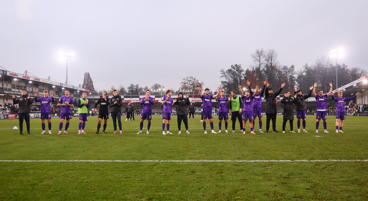 Veilchen feiern glücklichen Punkt.