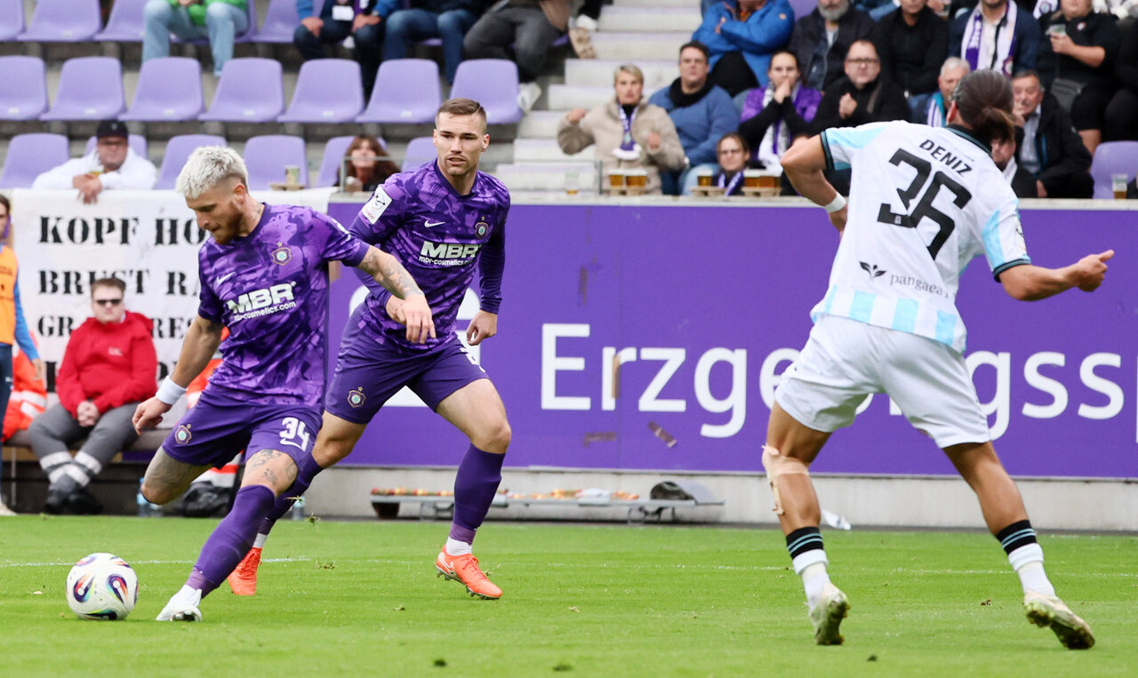 Marvin Stefaniak gegen 1860 am Ball.