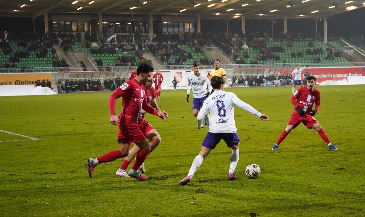 Gut umstellt vom Gegner - Mika Clausen.