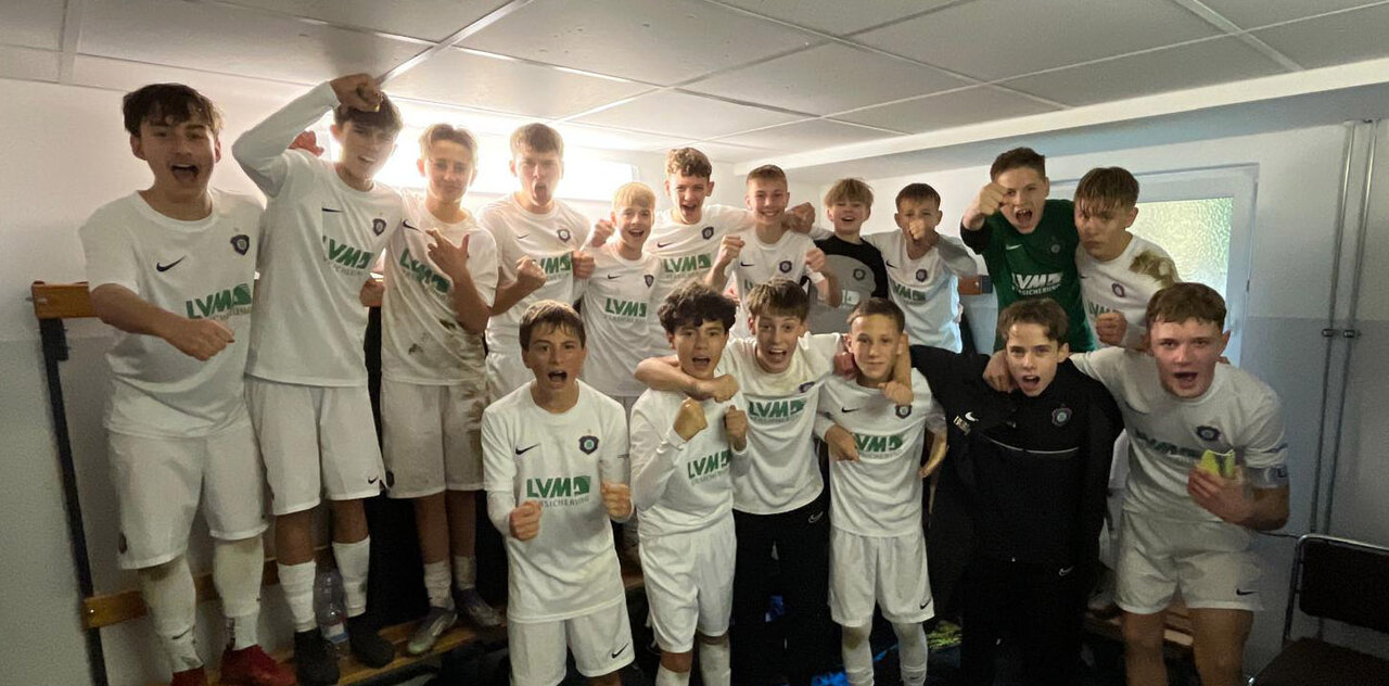 Jubel in der Kabine: U15 gewinnt.