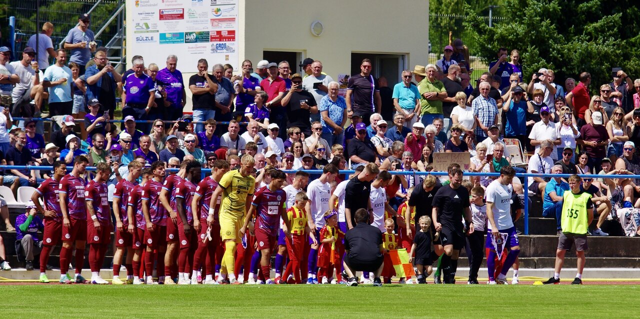 Rein ins Spiel. Aue gegen Kladno.