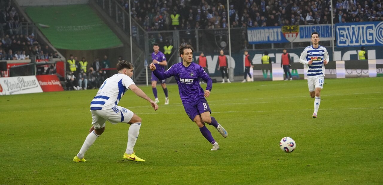 Schwerer Stand - Mika Clausen im Vorwärtsgang.