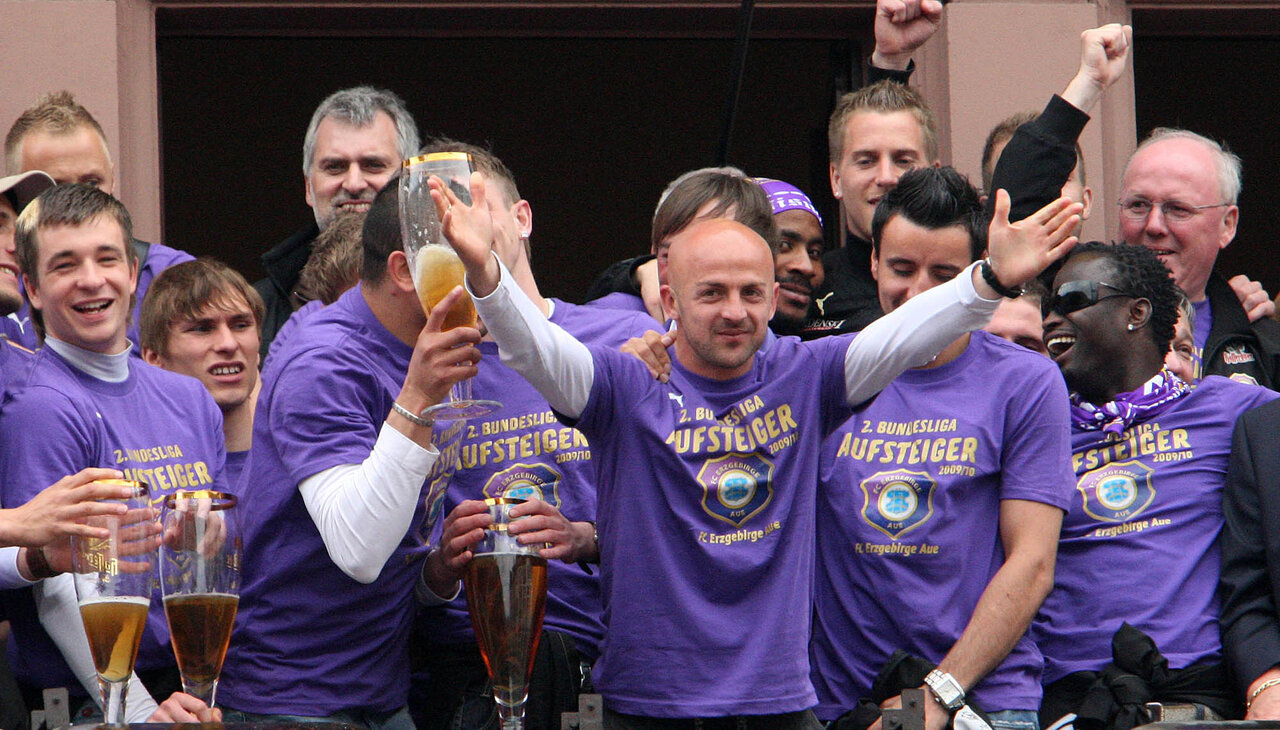Skerdilaid Curri auf dem Rathausbalkon.