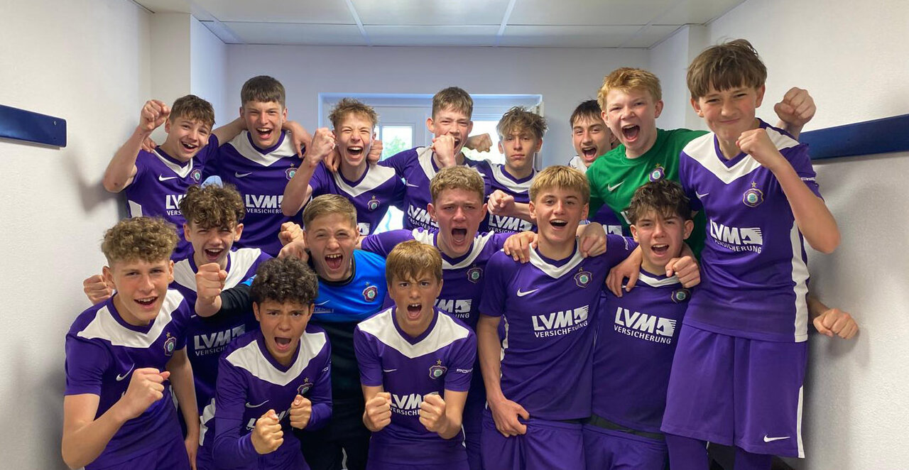 Jubel nach 4:0-Auswärtssieg der U15.