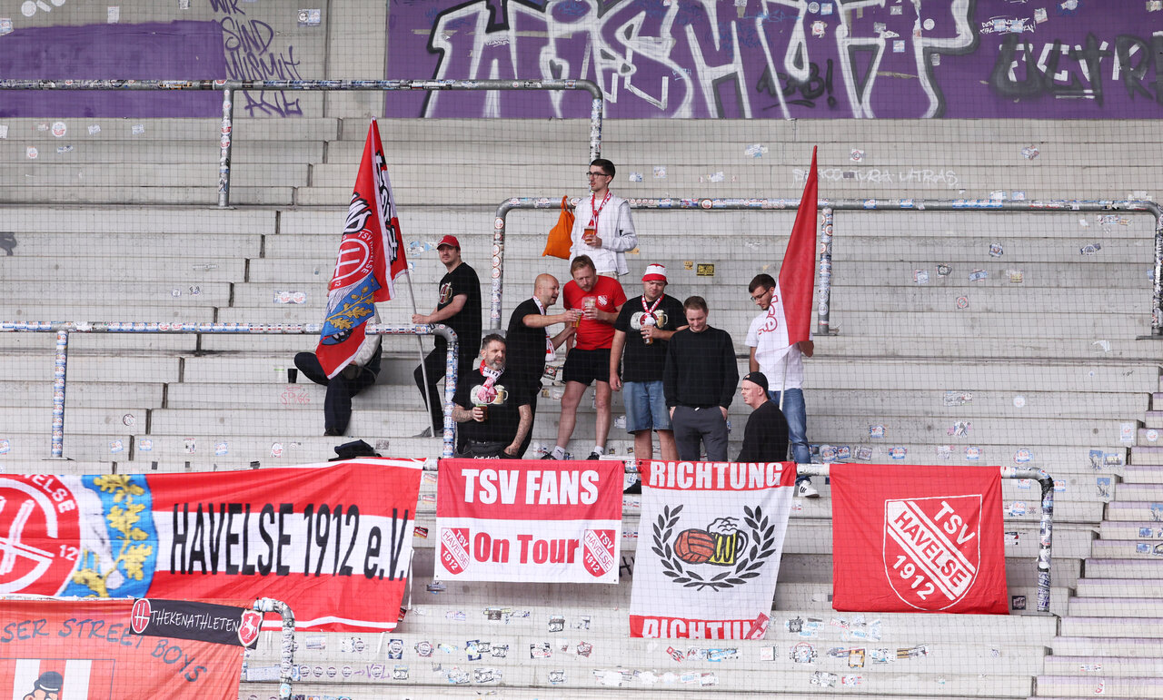 Zum ersten Mal im Schacht - der harte Kern aus Havelse.