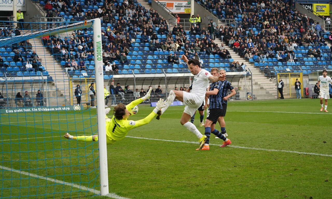 Kein Tor - Marcel Bär trifft aus dem Abseits.