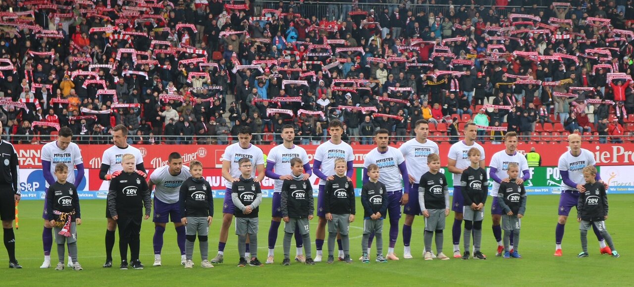 Rein ins Derby.