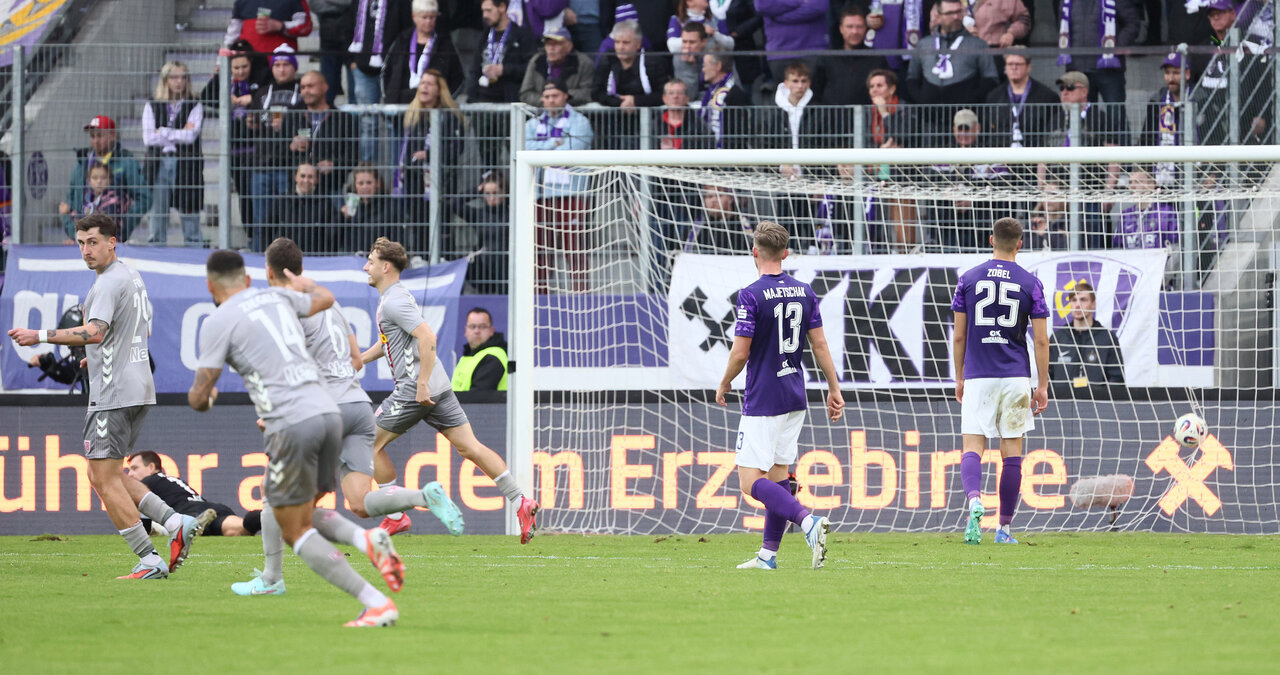 Bitter - Doppelschlag, der Jahn geht in Führung. 