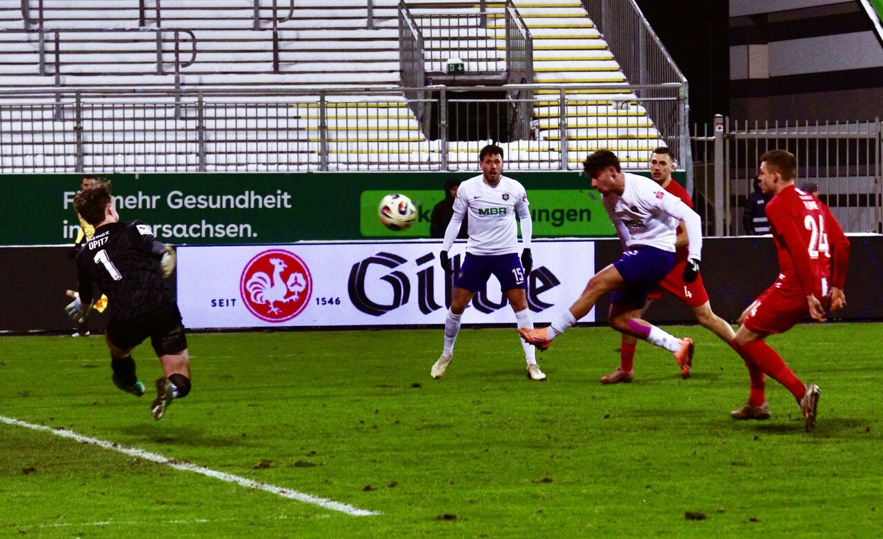 Luan Simnica vergibt das zweite Tor.