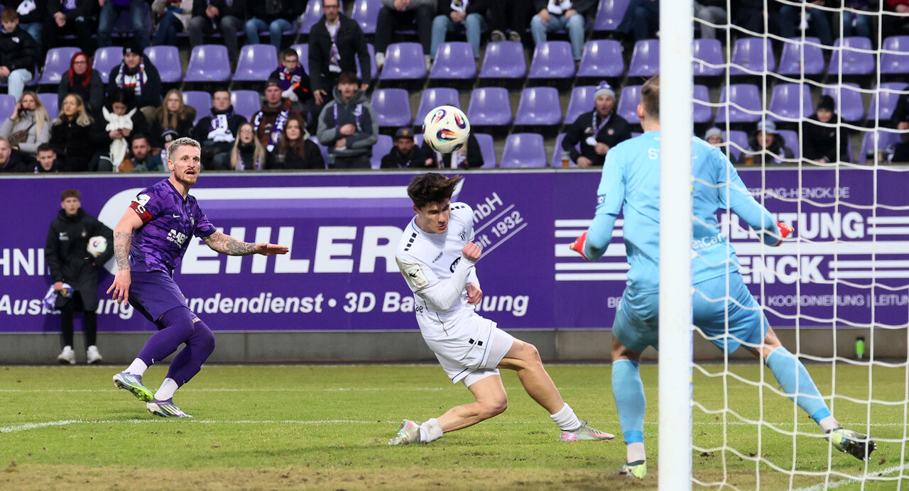 Marvin Stefaniak trifft gegen Schweinfurt.