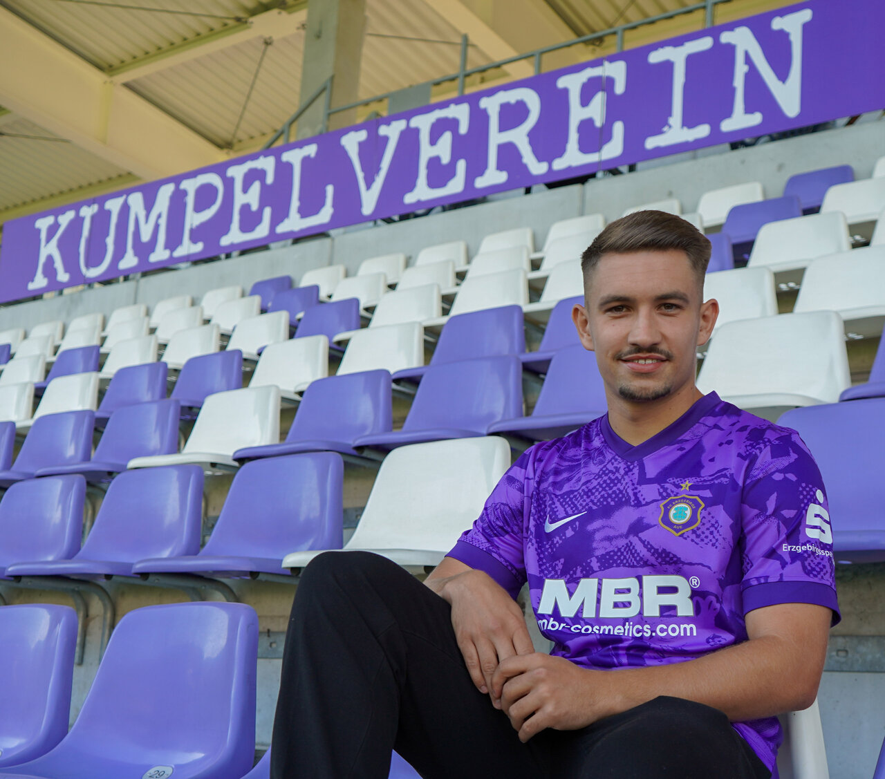 Julian Guttau auf der Tribüne.