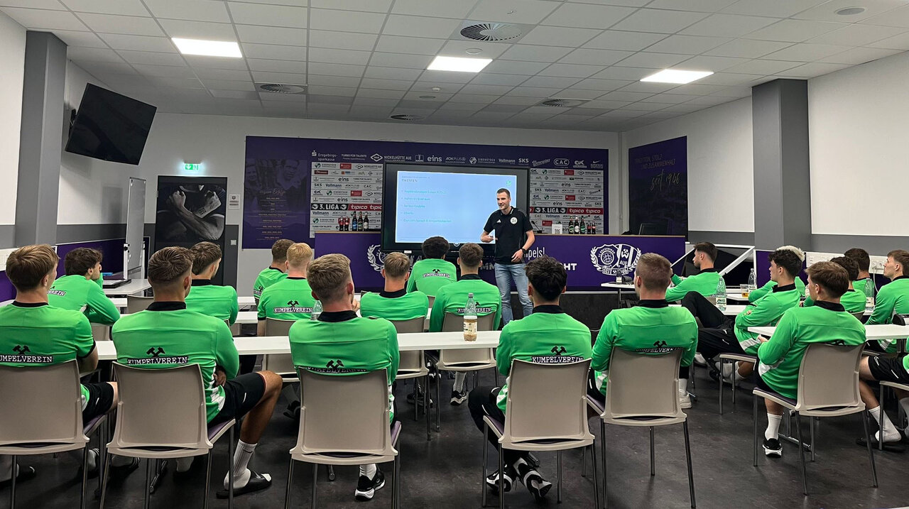 Regelschulung beim FCE.