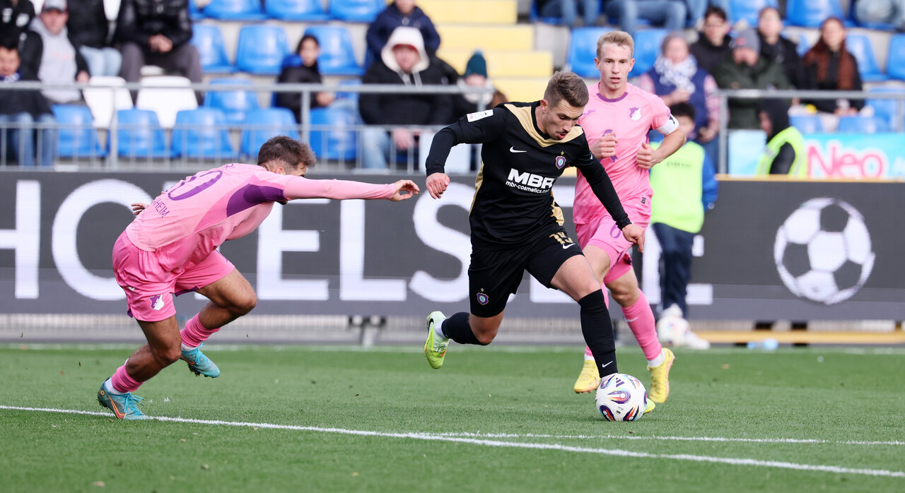 Voller Einsatz, aber kein Glück - Julian Guttau vor dem Tor.