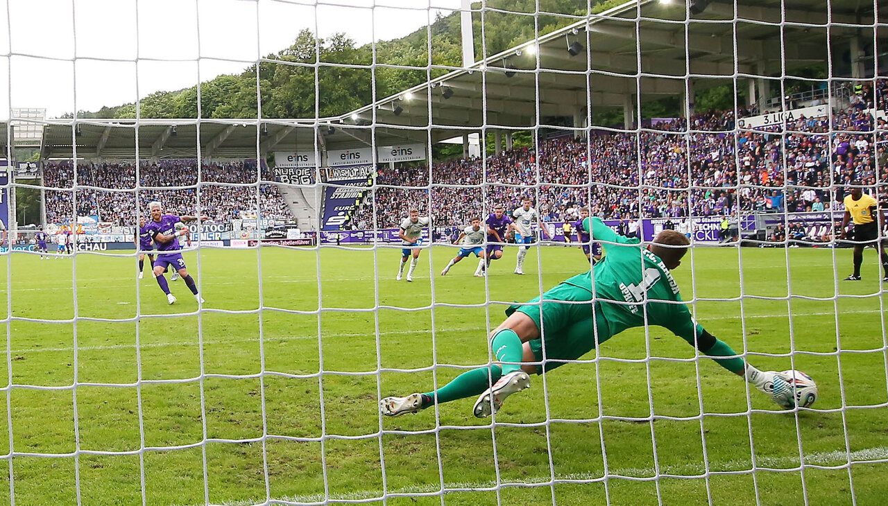 Elfmeter von Marvin Stefaniak.